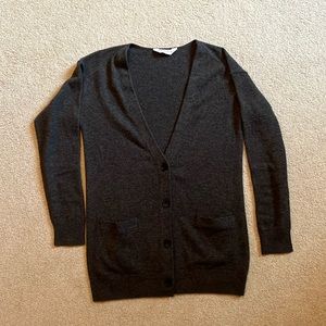 Everlane cashmere charcoal gray cardigan